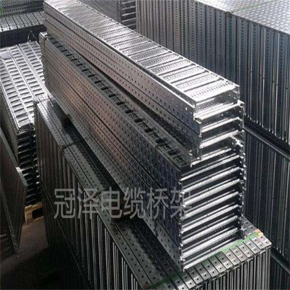 <b>托盘式电缆桥架</b>