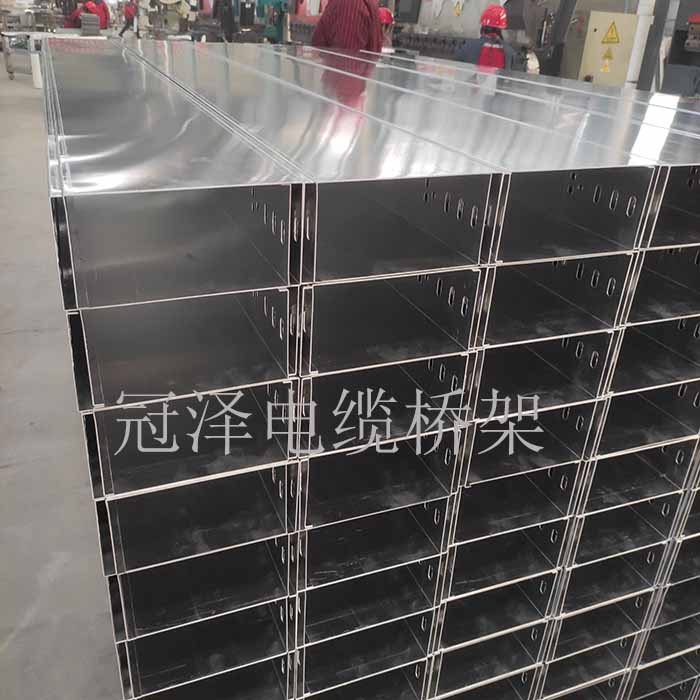 <b>不锈钢槽式电缆桥架</b>