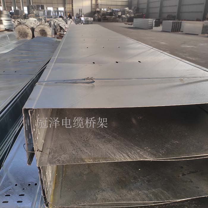 <b>托盘式热浸锌电缆桥架</b>